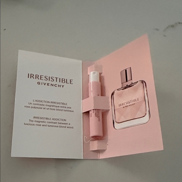 Givenchy Irresistible Sample Card - Light Pink & White - Picture 2 of 3